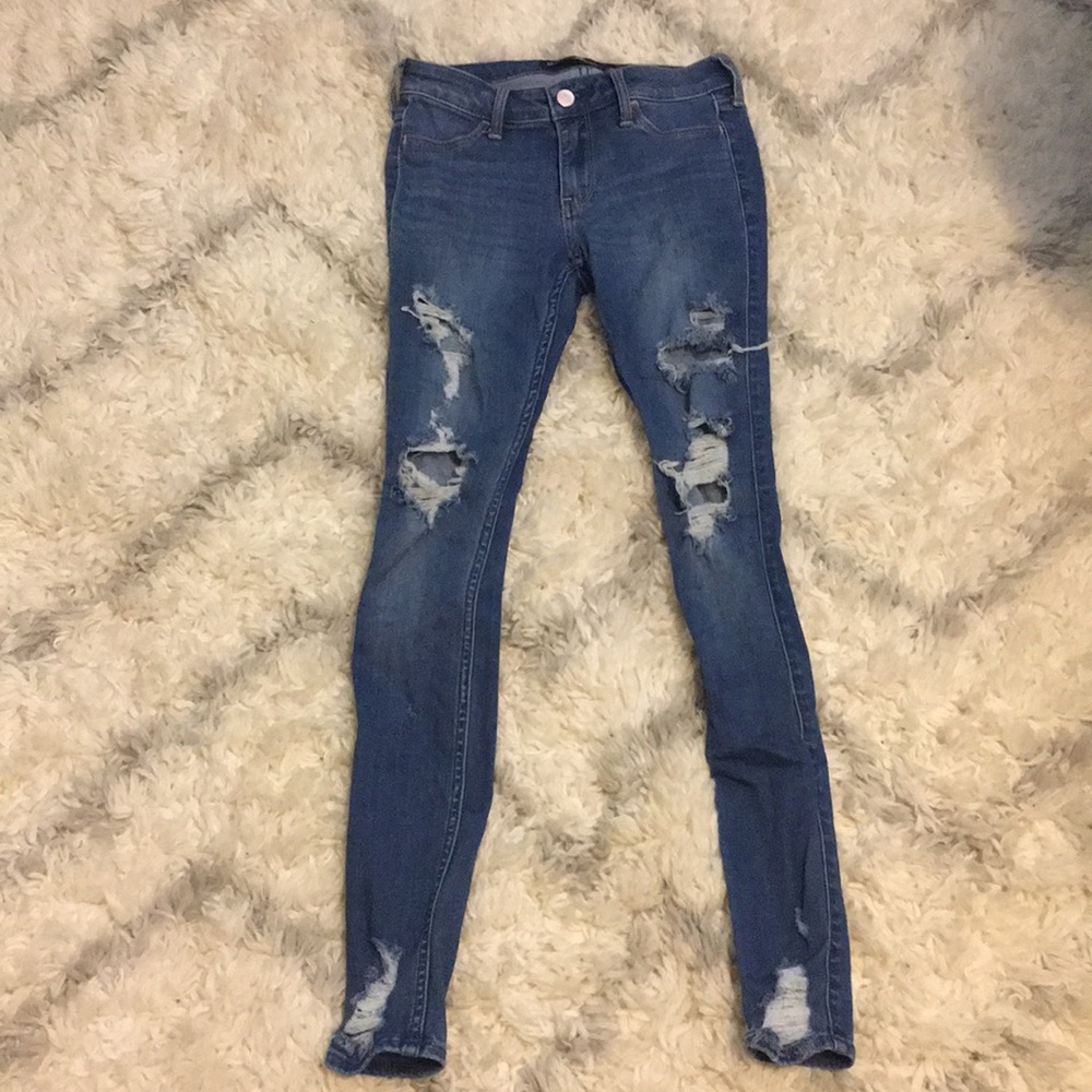 Women’s medium wash distressed Hollister jeans